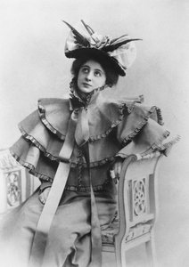「ムッシュザディレクター」、1895年のマドモアゼルダルブレイの肖像 作： Reutlinger Studio